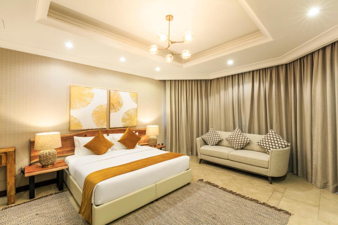 The S Holiday Homes - Stunning 5 Bedrooms Villa At The Palm Jumeirah With Private Beach And Pool Dubai Dış mekan fotoğraf