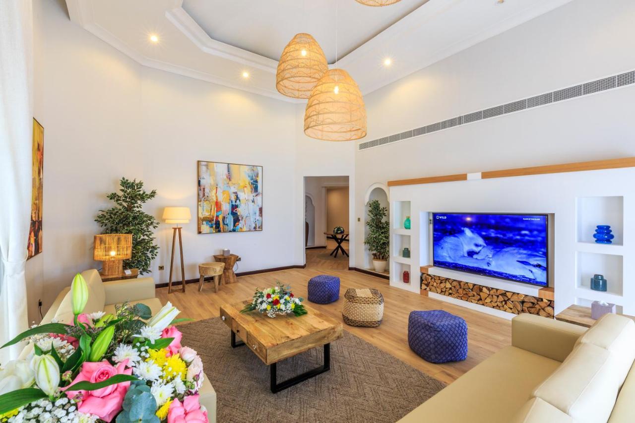 The S Holiday Homes - Stunning 5 Bedrooms Villa At The Palm Jumeirah With Private Beach And Pool Dubai Dış mekan fotoğraf