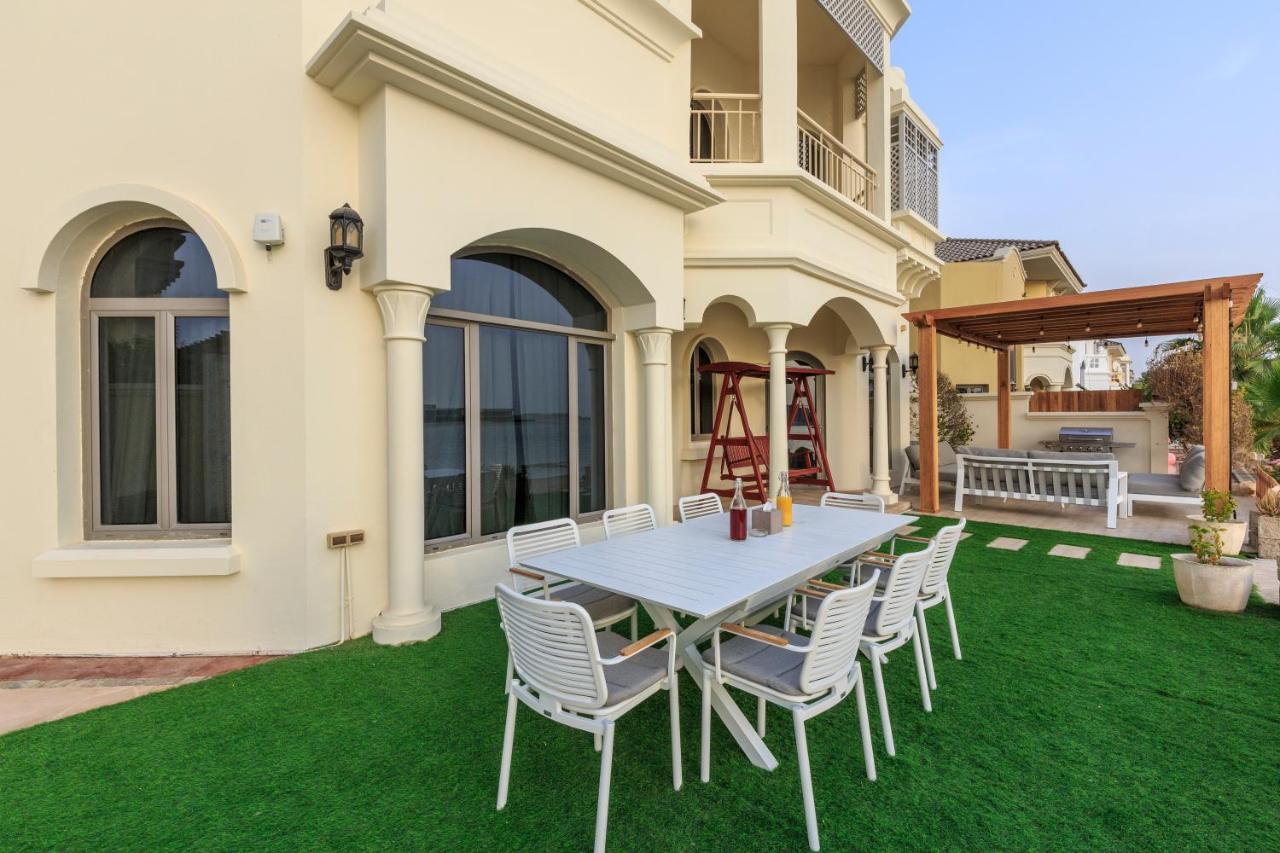 The S Holiday Homes - Stunning 5 Bedrooms Villa At The Palm Jumeirah With Private Beach And Pool Dubai Dış mekan fotoğraf